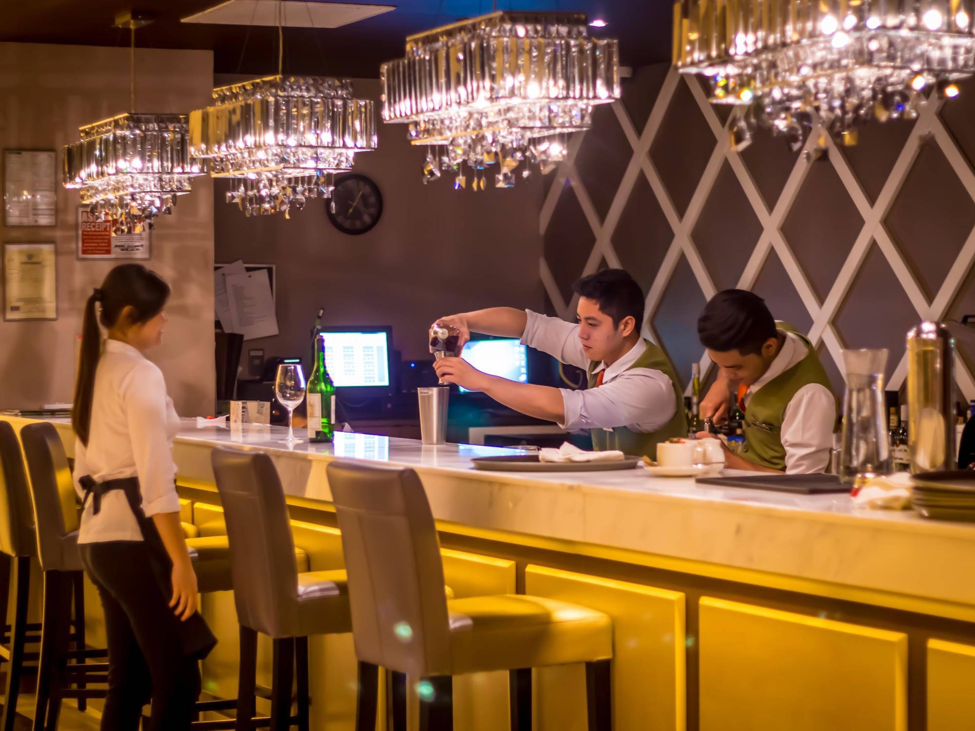 Royce Hotel&Casino Clark Field Esterno foto